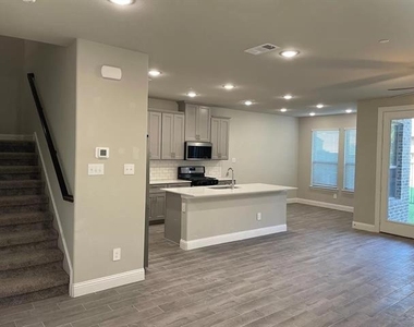 1752 Redding Street - Photo Thumbnail 2