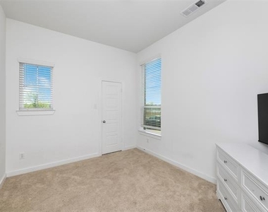 635 Brockwell Bend - Photo Thumbnail 15