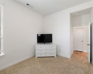 635 Brockwell Bend - Photo Thumbnail 16