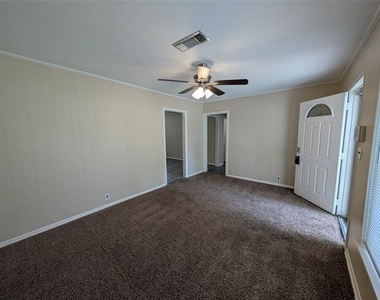 1605 Maple Drive - Photo Thumbnail 2