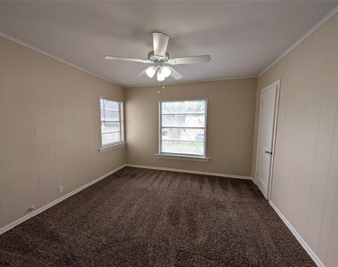 1605 Maple Drive - Photo Thumbnail 5