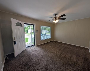 1605 Maple Drive - Photo Thumbnail 1