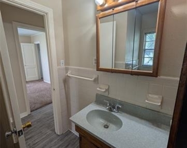 1605 Maple Drive - Photo Thumbnail 10