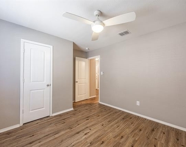 5661 Mcclelland Street - Photo Thumbnail 10