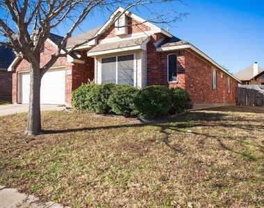 6823 Woodcrest Lane - Photo Thumbnail 2