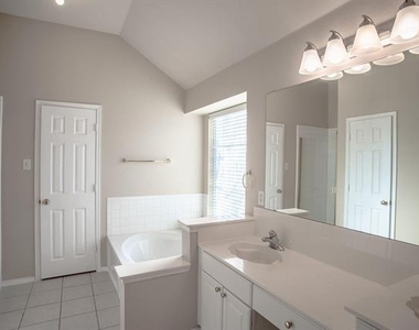 6823 Woodcrest Lane - Photo Thumbnail 10