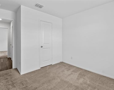 518 Olmstead Drive - Photo Thumbnail 5
