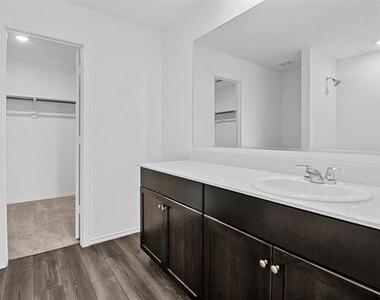 518 Olmstead Drive - Photo Thumbnail 20