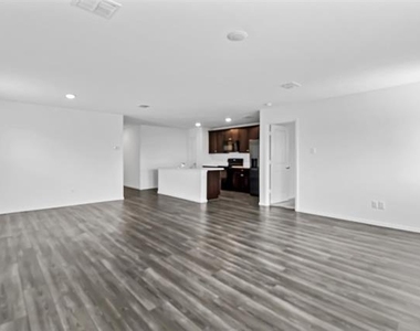 518 Olmstead Drive - Photo Thumbnail 15