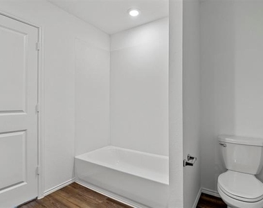 518 Olmstead Drive - Photo Thumbnail 21
