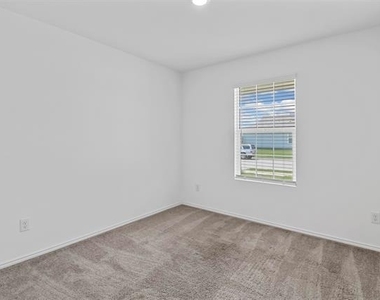 518 Olmstead Drive - Photo Thumbnail 3