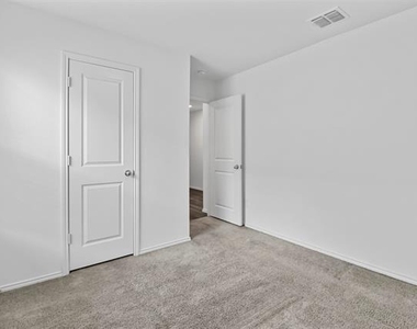 518 Olmstead Drive - Photo Thumbnail 10