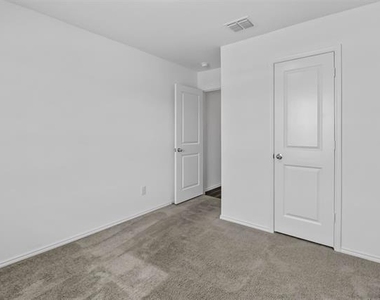 518 Olmstead Drive - Photo Thumbnail 4