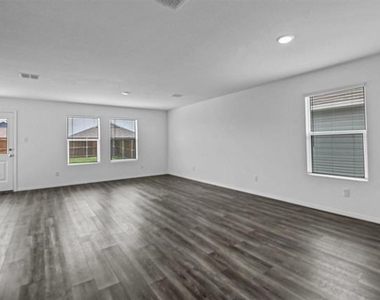 518 Olmstead Drive - Photo Thumbnail 13