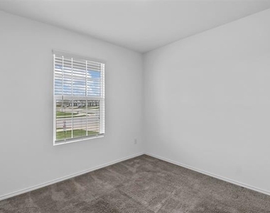 518 Olmstead Drive - Photo Thumbnail 6