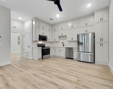 408 Foch Street - Photo Thumbnail 1