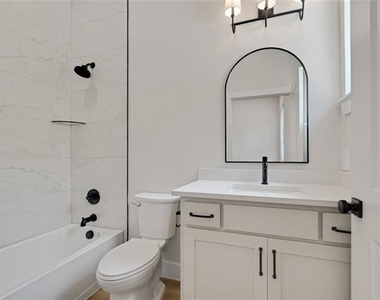 408 Foch Street - Photo Thumbnail 3
