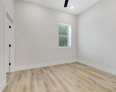 408 Foch Street - Photo Thumbnail 2
