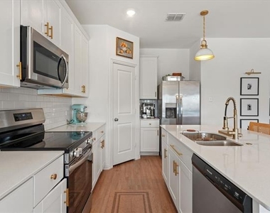 5028 Waterway Drive - Photo Thumbnail 13