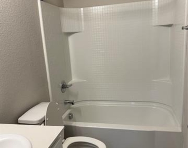 102 Rock Creek Lane - Photo Thumbnail 10