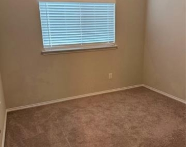 102 Rock Creek Lane - Photo Thumbnail 11