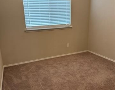 102 Rock Creek Lane - Photo Thumbnail 13