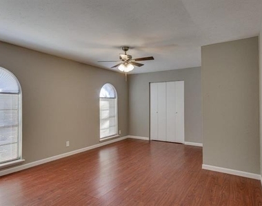 5709 Christie Lane - Photo Thumbnail 4
