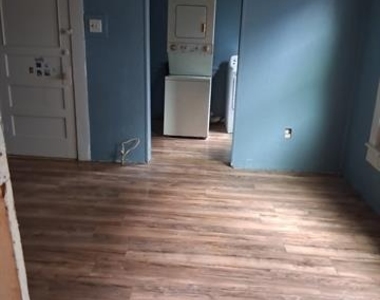 817 W Owing Street - Photo Thumbnail 3