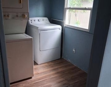 817 W Owing Street - Photo Thumbnail 6