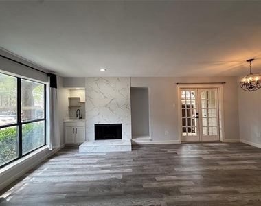 6646 E Lovers Lane - Photo Thumbnail 2