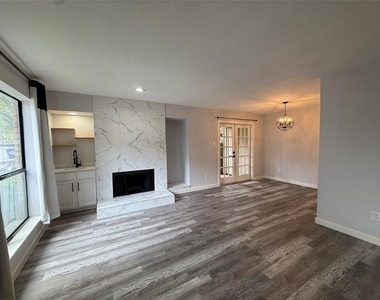 6646 E Lovers Lane - Photo Thumbnail 1