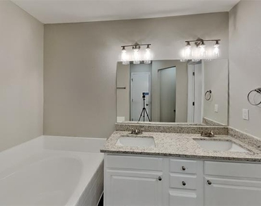 12252 Shadow Wood Trail - Photo Thumbnail 8