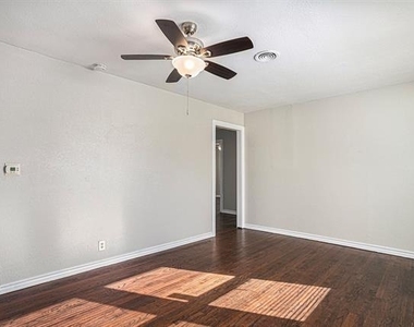 2009 Cloverdale Street - Photo Thumbnail 5