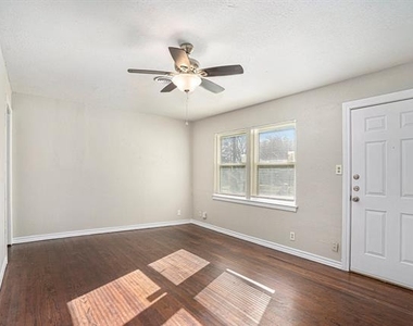 2009 Cloverdale Street - Photo Thumbnail 3