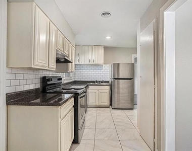 2009 Cloverdale Street - Photo Thumbnail 8