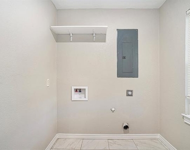 2009 Cloverdale Street - Photo Thumbnail 12