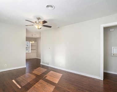 2009 Cloverdale Street - Photo Thumbnail 6