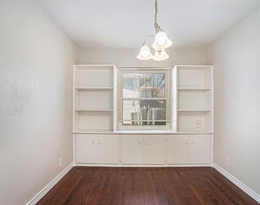 2009 Cloverdale Street - Photo Thumbnail 7