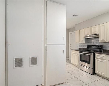 2009 Cloverdale Street - Photo Thumbnail 9
