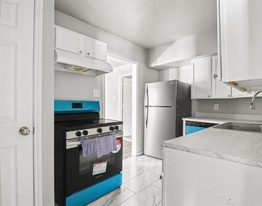 2475 Volga Avenue - Photo Thumbnail 4