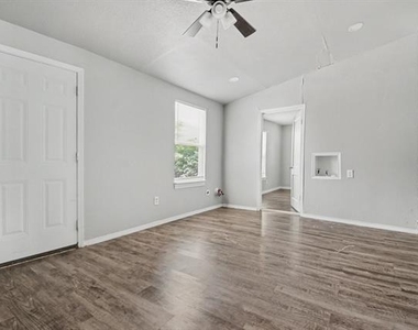 2475 Volga Avenue - Photo Thumbnail 8