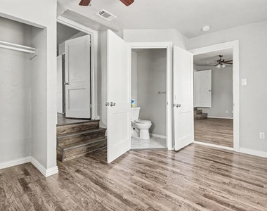 2475 Volga Avenue - Photo Thumbnail 7