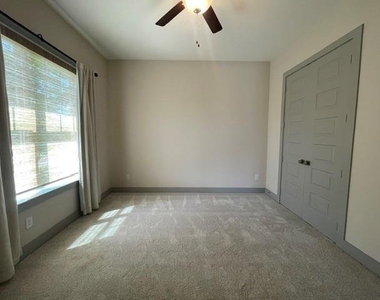 4801 Park View Place - Photo Thumbnail 9