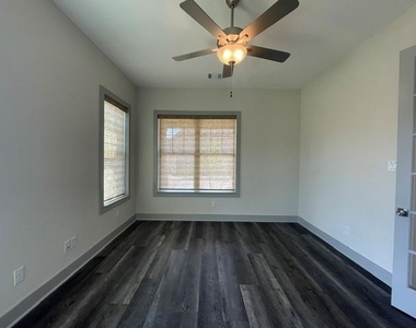4801 Park View Place - Photo Thumbnail 5