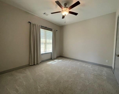 4801 Park View Place - Photo Thumbnail 8