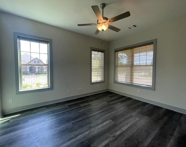 4801 Park View Place - Photo Thumbnail 4