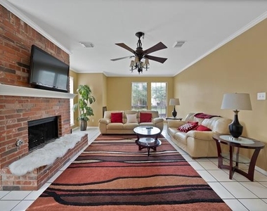 2116 Houlton Lane - Photo Thumbnail 15