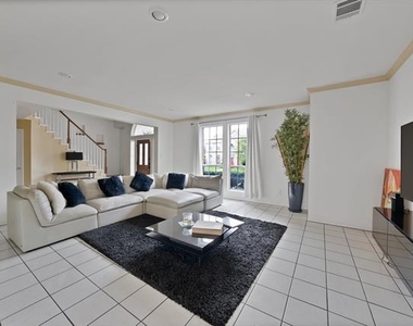 2116 Houlton Lane - Photo Thumbnail 10