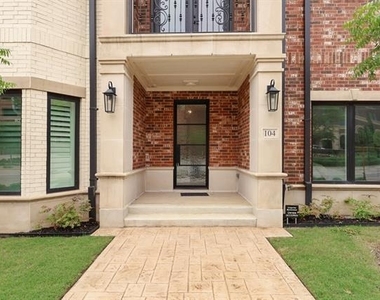 218 E Dallas Road - Photo Thumbnail 2