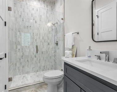 218 E Dallas Road - Photo Thumbnail 5